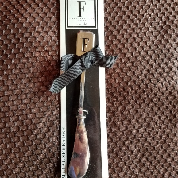 Initial F spreader - Picture 1 of 1